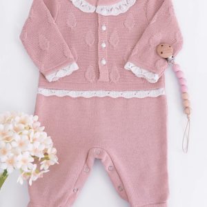 Macacão Bebê em Tricô Rose com Gola Rendada e Pezinho